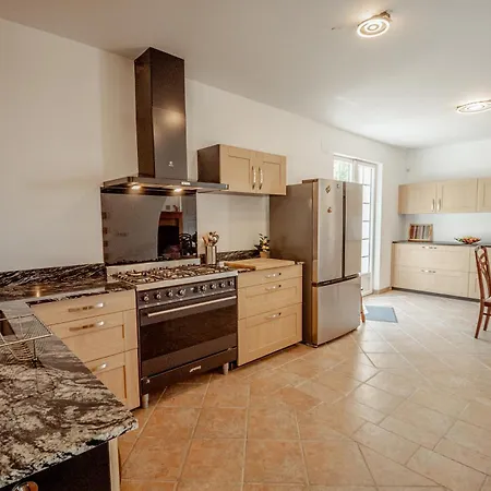 Prázdninový dům Maison De Caractere, Vue Sur Prive Et Vignes